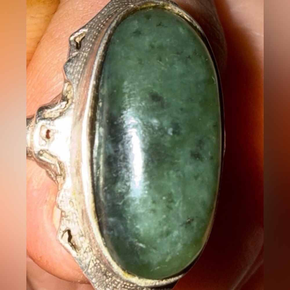 Vintage real Nephrite Jade Sterling Silver ring 1960s
Sz 6 1/2